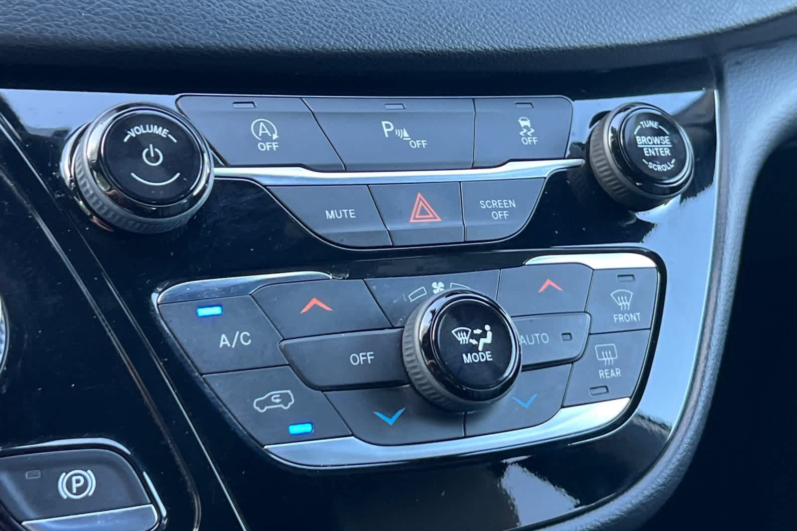 Used 2020 Chrysler Pacifica - photo 25