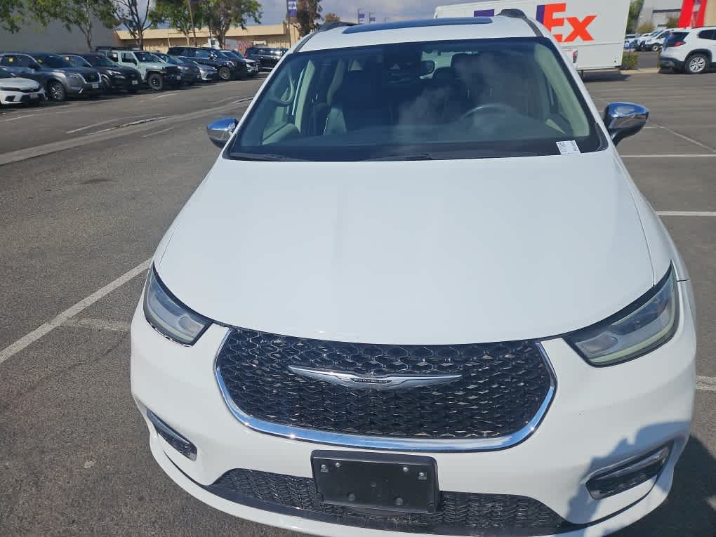Used 2023 Chrysler Pacifica - photo 2