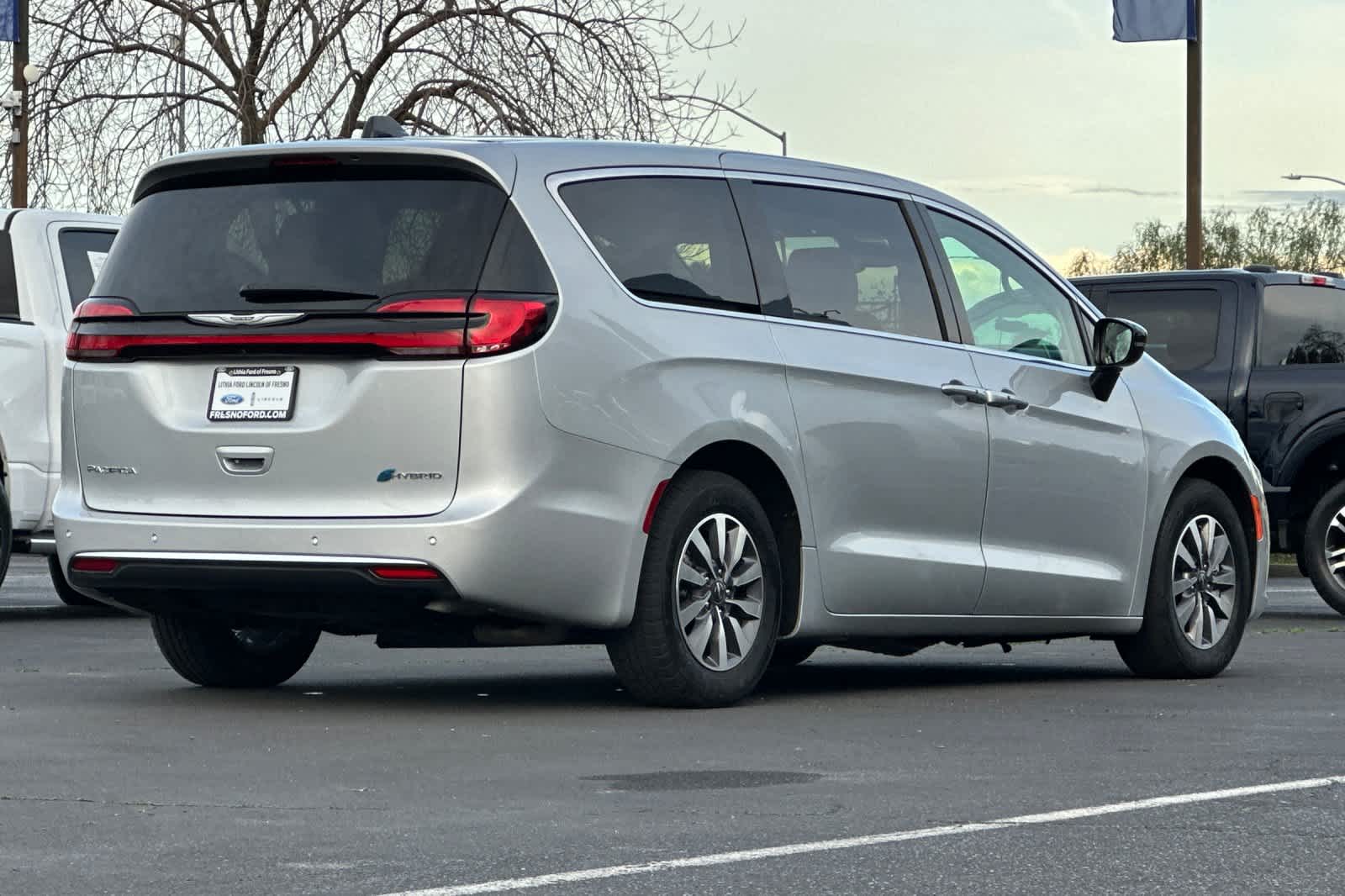 Used 2024 Chrysler Pacifica - photo 5