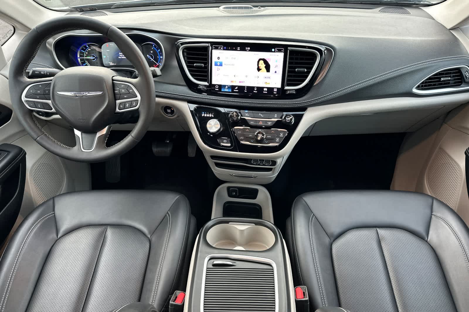Used 2024 Chrysler Pacifica - photo 6
