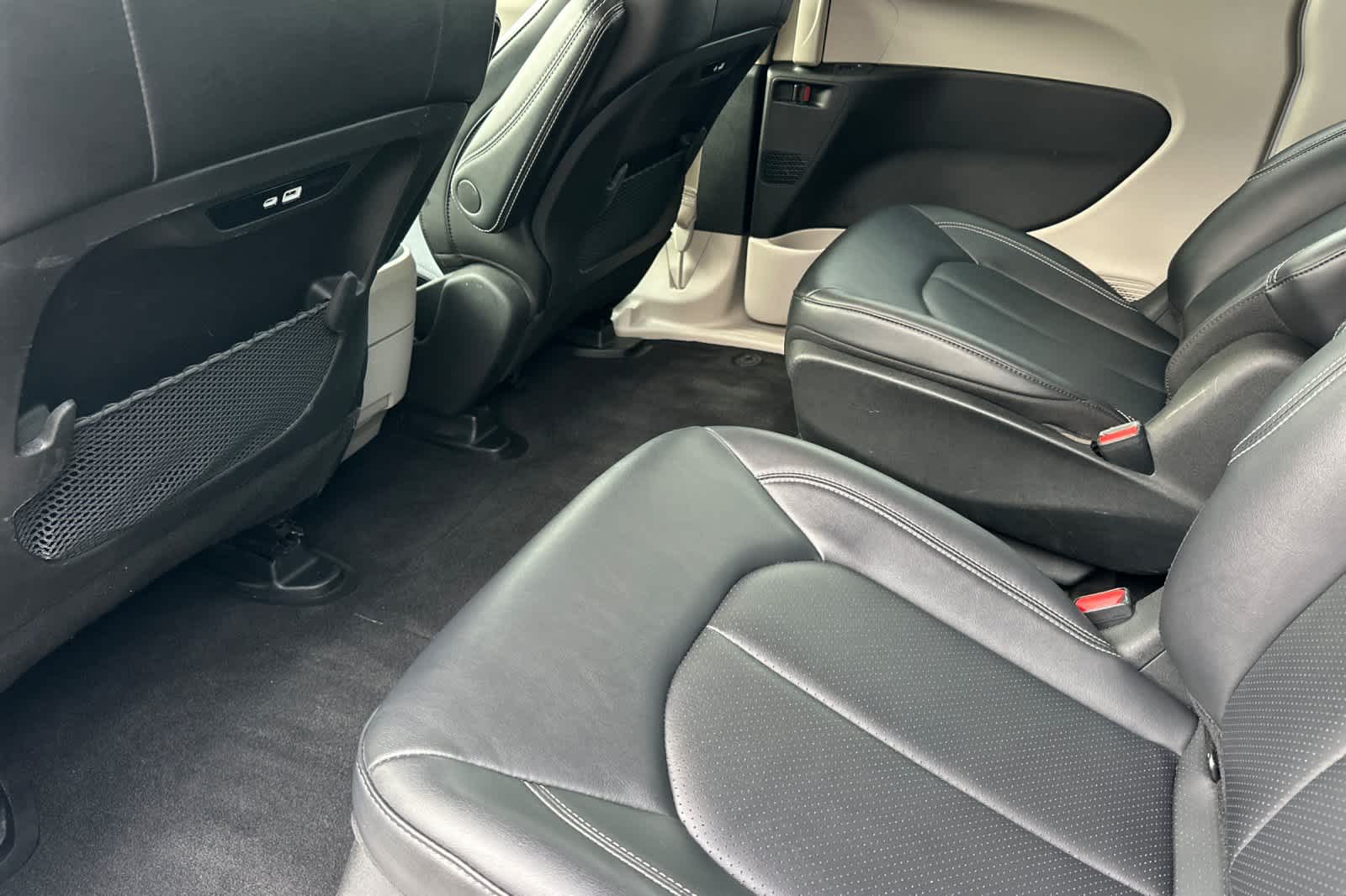 Used 2024 Chrysler Pacifica - photo 7
