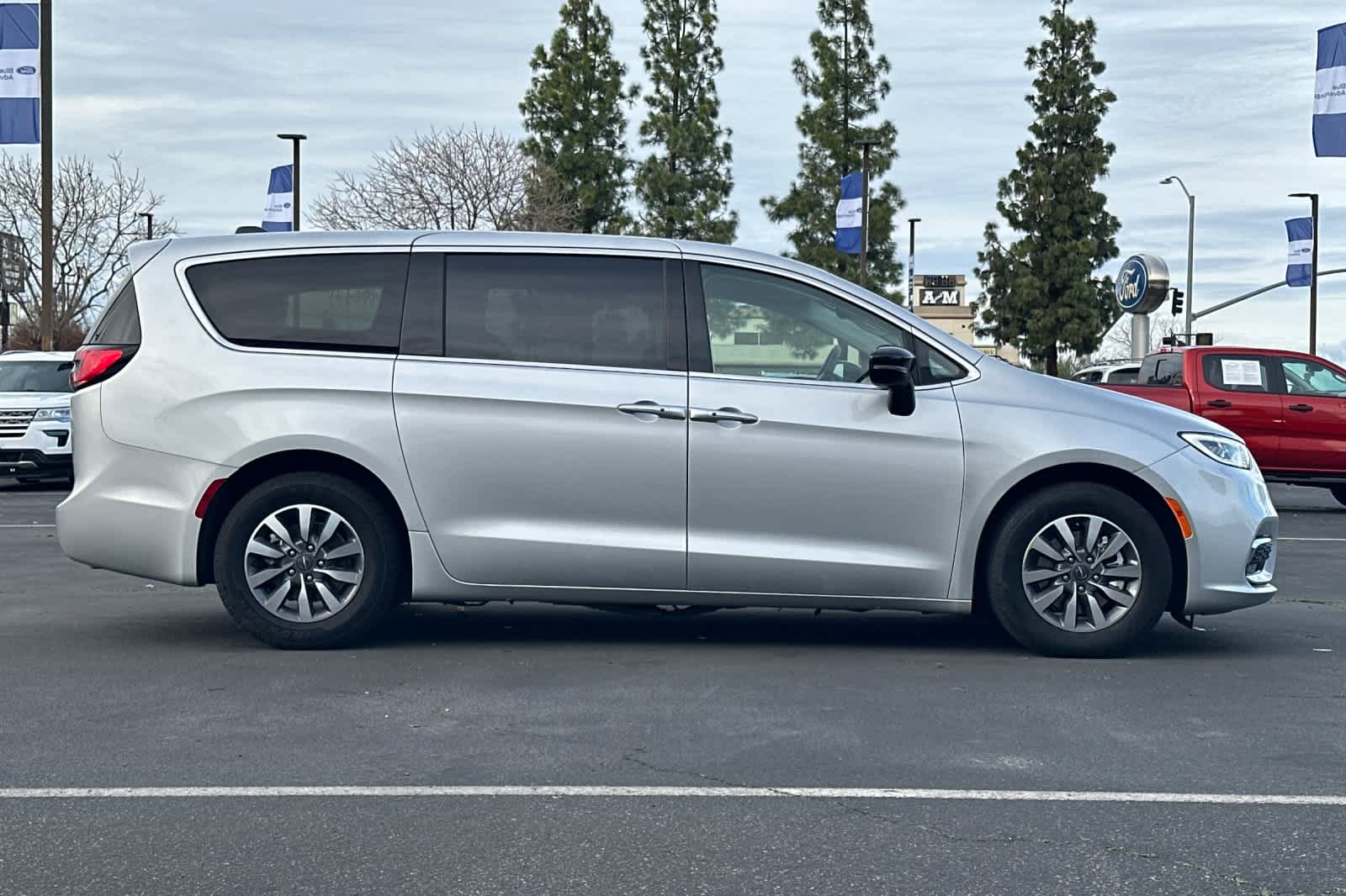 Used 2024 Chrysler Pacifica - photo 10