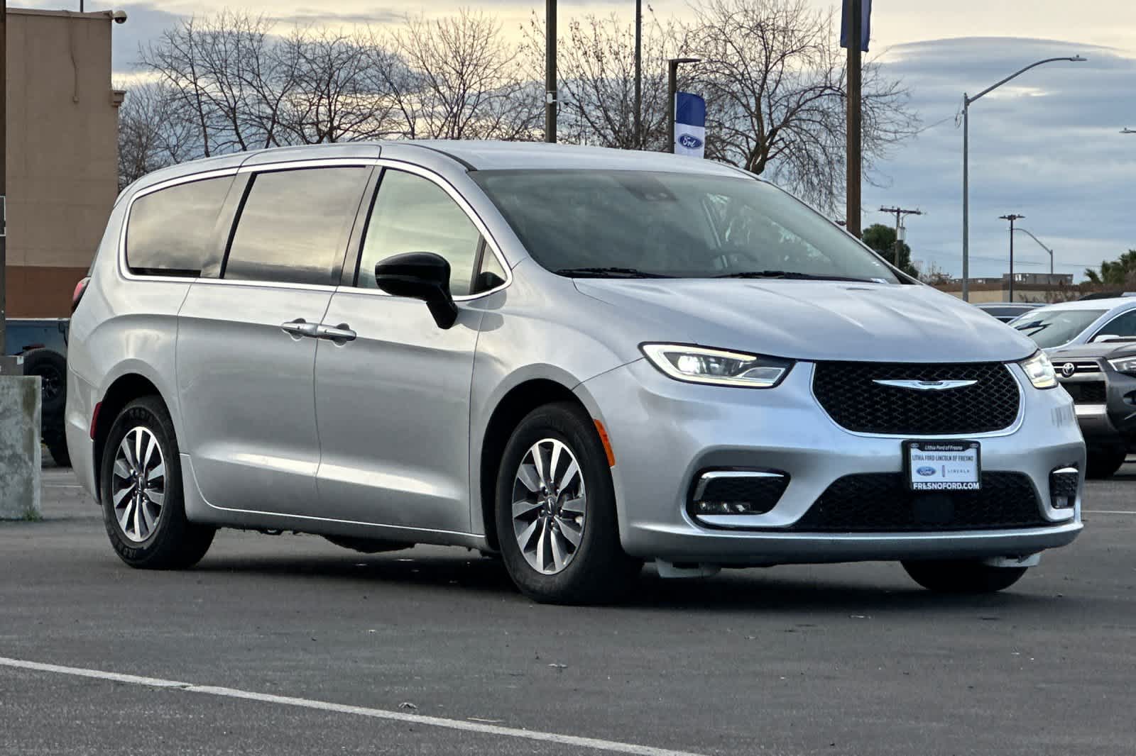 Used 2024 Chrysler Pacifica - photo 11