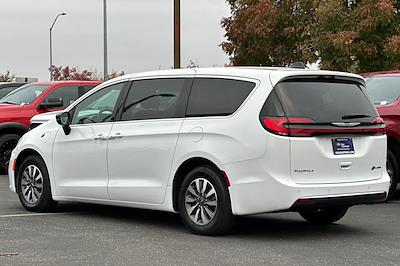 Used 2024 Chrysler Pacifica Select Minivan for sale #RR177927PRC - photo 2