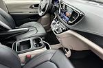 Used 2024 Chrysler Pacifica Select Minivan for sale #RR177927PRC - photo 18