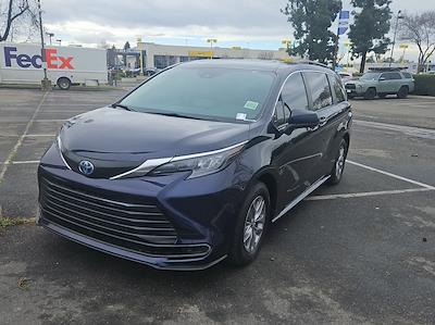 Used 2024 Toyota Sienna - photo 1