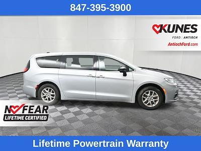 Used 2024 Chrysler Pacifica Touring L Minivan for sale #04P2104 - photo 2