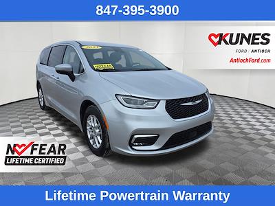 Used 2023 Chrysler Pacifica - photo 1
