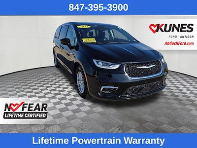 Used 2024 Chrysler Pacifica - photo 1