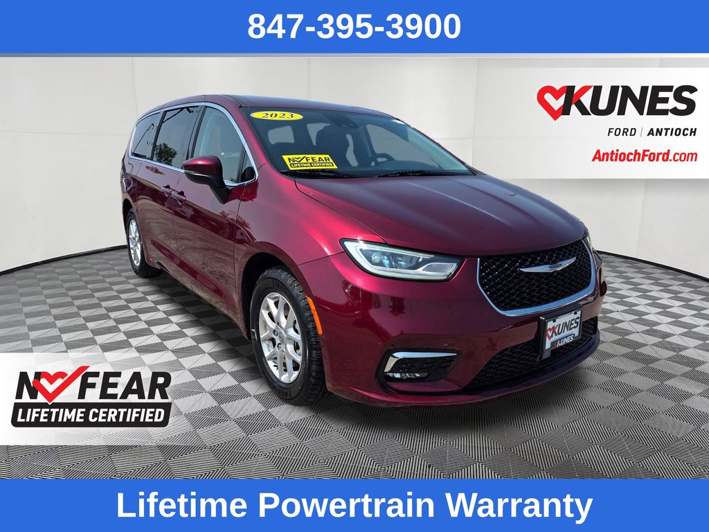 Used 2023 Chrysler Pacifica - photo 1
