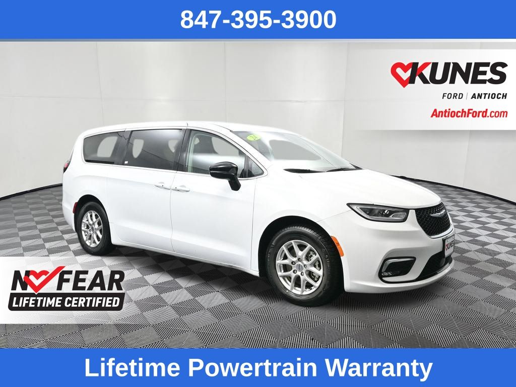 Used 2024 Chrysler Pacifica - photo 5