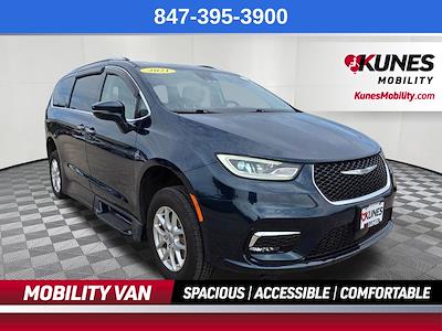 2021 Chrysler Pacifica FWD Minivan for sale #04X898 - photo 2