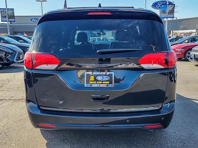 Used 2018 Chrysler Pacifica Touring L Minivan for sale #X14823A - photo 2