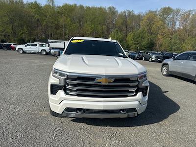 Used 2024 Chevrolet Silverado 1500 - photo 2