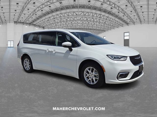 Used 2023 Chrysler Pacifica - photo 1