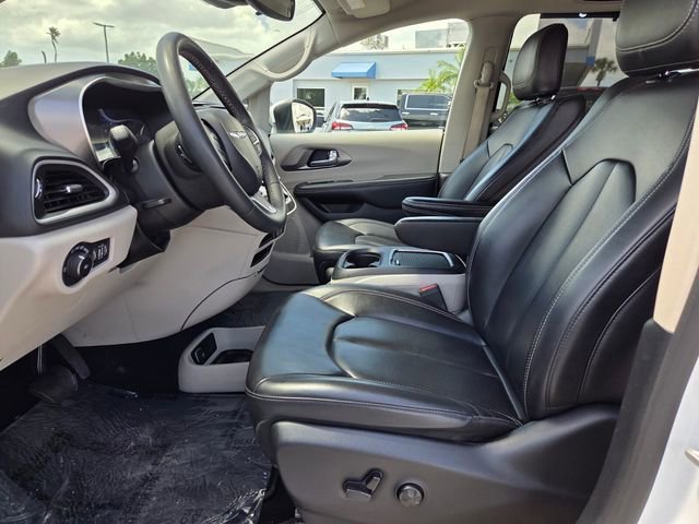 Used 2023 Chrysler Pacifica - photo 13