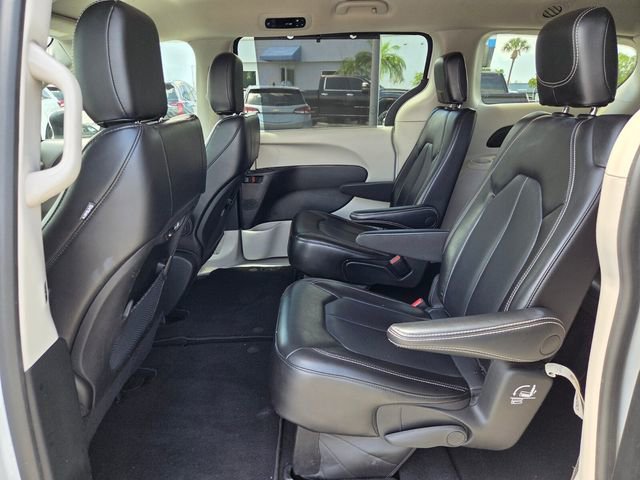 Used 2023 Chrysler Pacifica - photo 14