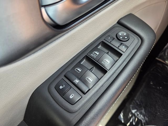 Used 2023 Chrysler Pacifica - photo 22