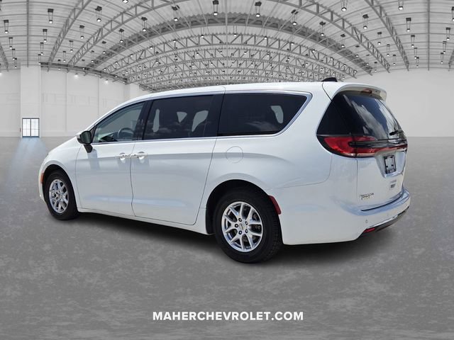 Used 2023 Chrysler Pacifica - photo 2