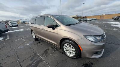 Used 2017 Chrysler Pacifica Touring Minivan for sale #63861 - photo 2