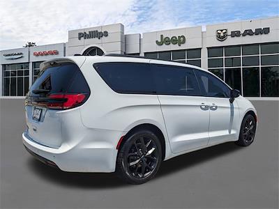 2024 Chrysler Pacifica FWD Minivan for sale #25121 - photo 2