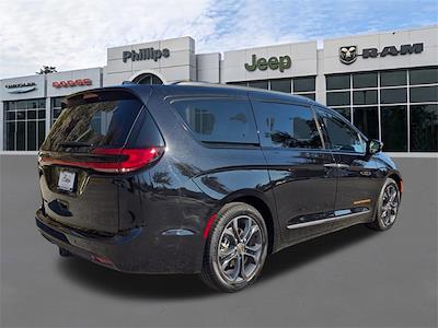 Used 2024 Chrysler Pacifica Touring L Minivan for sale #25337 - photo 2