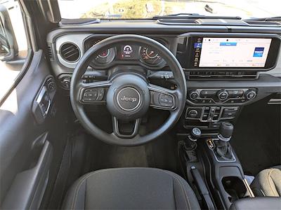 Used 2025 Jeep Gladiator - photo 1