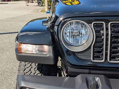 Used 2025 Jeep Gladiator - photo 1