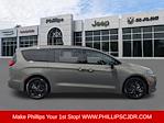 Used 2025 Chrysler Pacifica Select Minivan thumbnail 2