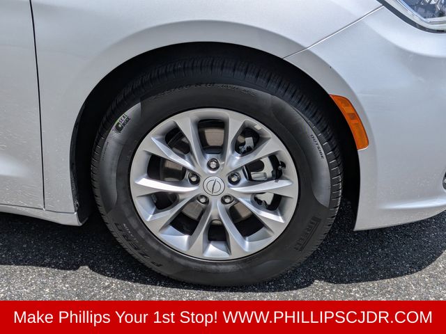 Used 2026 Chrysler Pacifica - photo 16