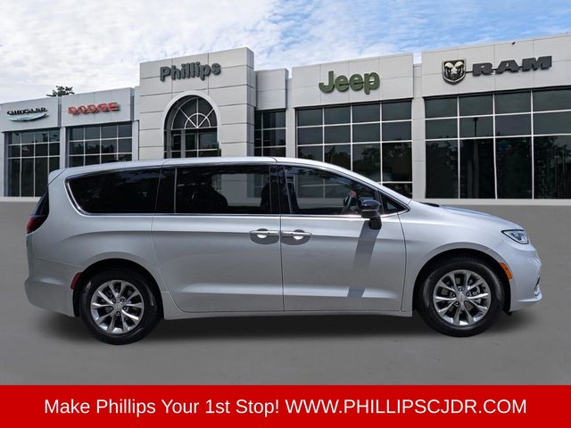 Used 2026 Chrysler Pacifica - photo 8