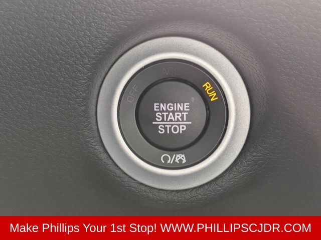 Used 2026 Chrysler Pacifica - photo 5