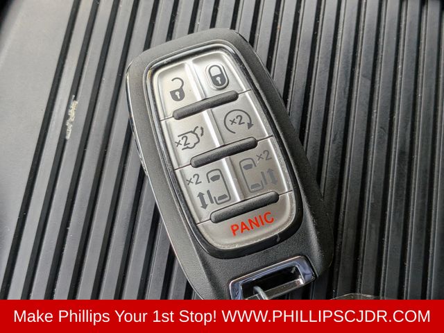 Used 2026 Chrysler Pacifica - photo 6