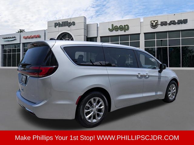 Used 2026 Chrysler Pacifica - photo 9