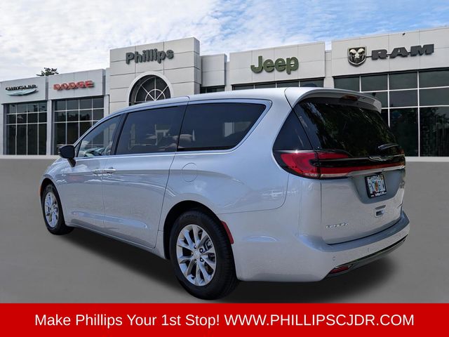 Used 2026 Chrysler Pacifica - photo 11