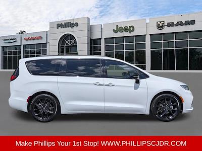 2025 Chrysler Pacifica FWD Minivan for sale #25593 - photo 2