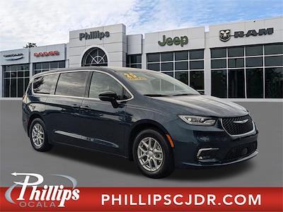 Used 2025 Chrysler Pacifica Select Minivan for sale #600172A - photo 1