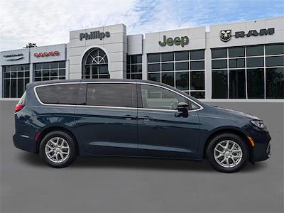 Used 2025 Chrysler Pacifica Select Minivan for sale #600172A - photo 2