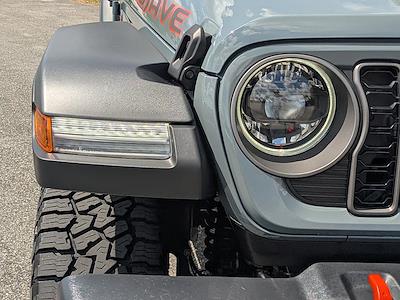 Used 2025 Jeep Gladiator - photo 1