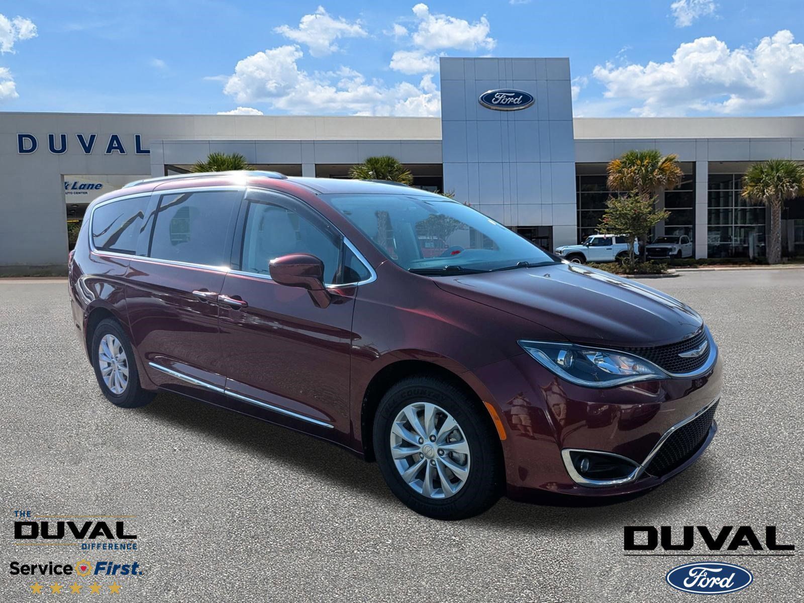 Used 2018 Chrysler Pacifica - photo 1