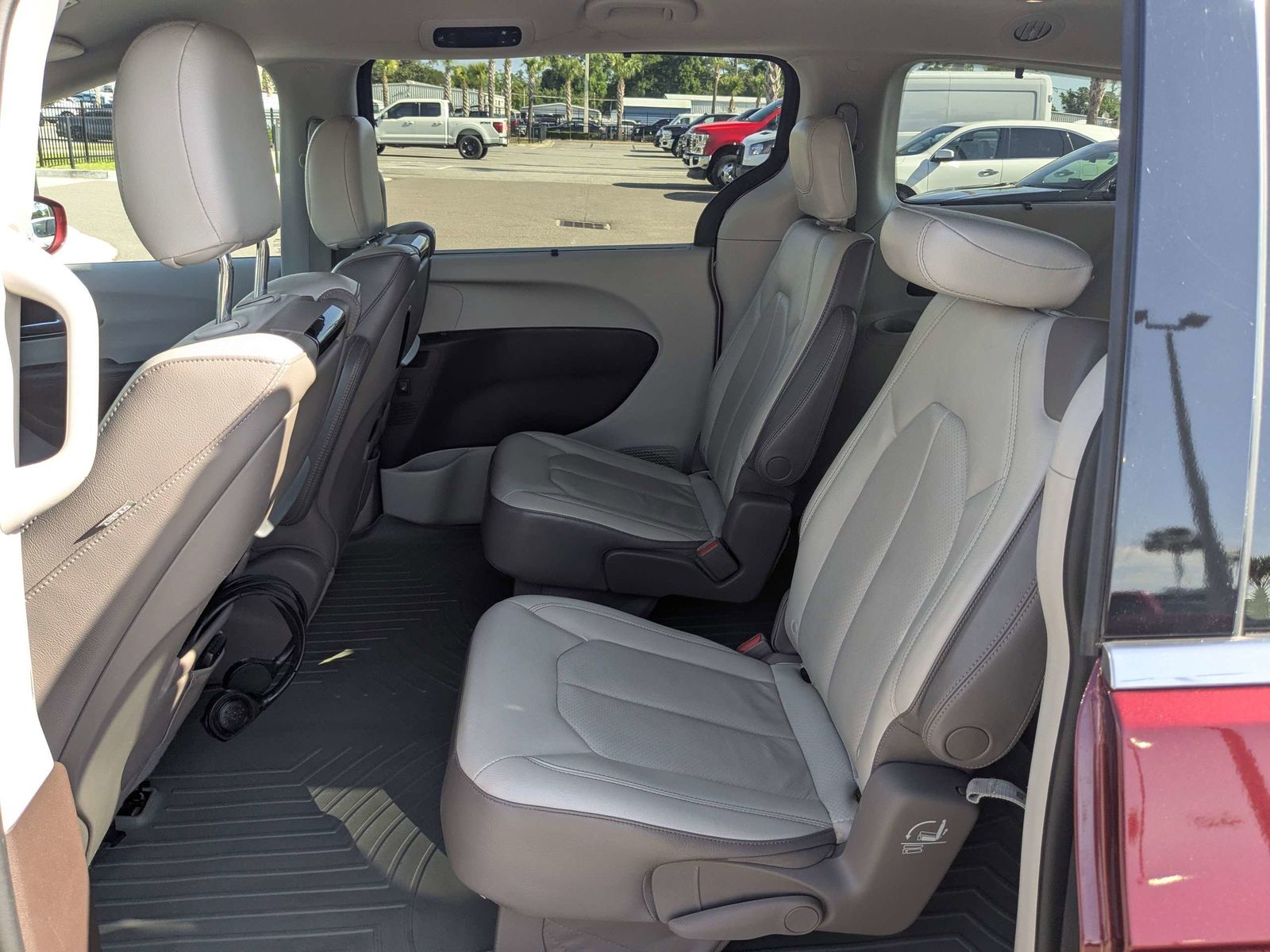 Used 2018 Chrysler Pacifica - photo 16