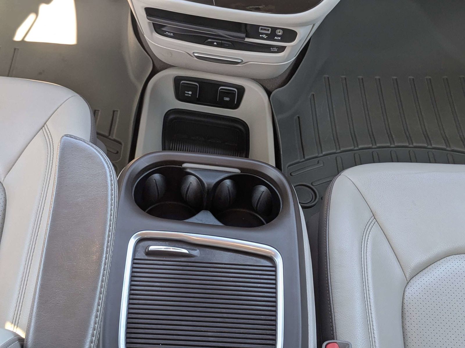 Used 2018 Chrysler Pacifica - photo 22