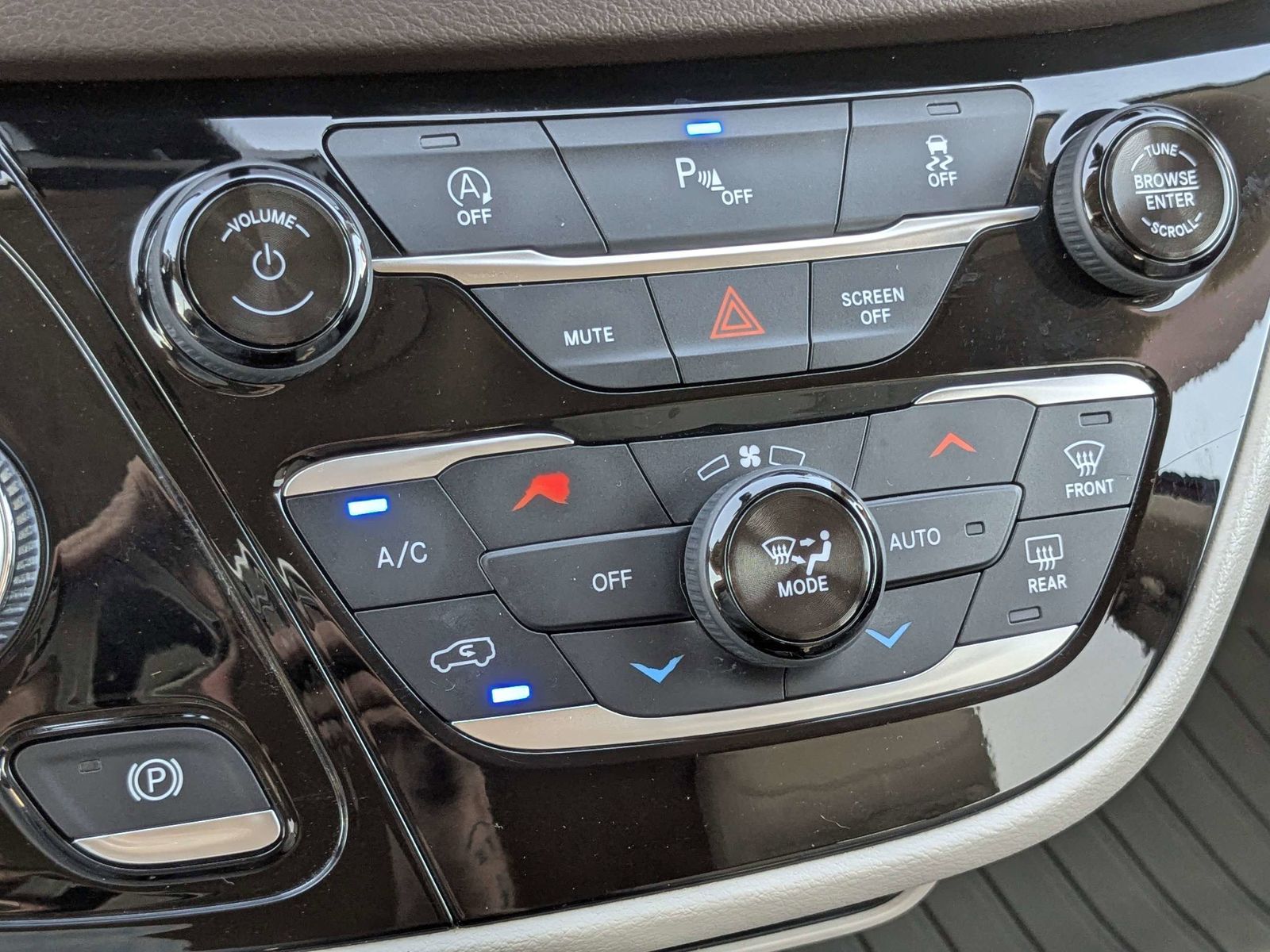 Used 2018 Chrysler Pacifica - photo 26