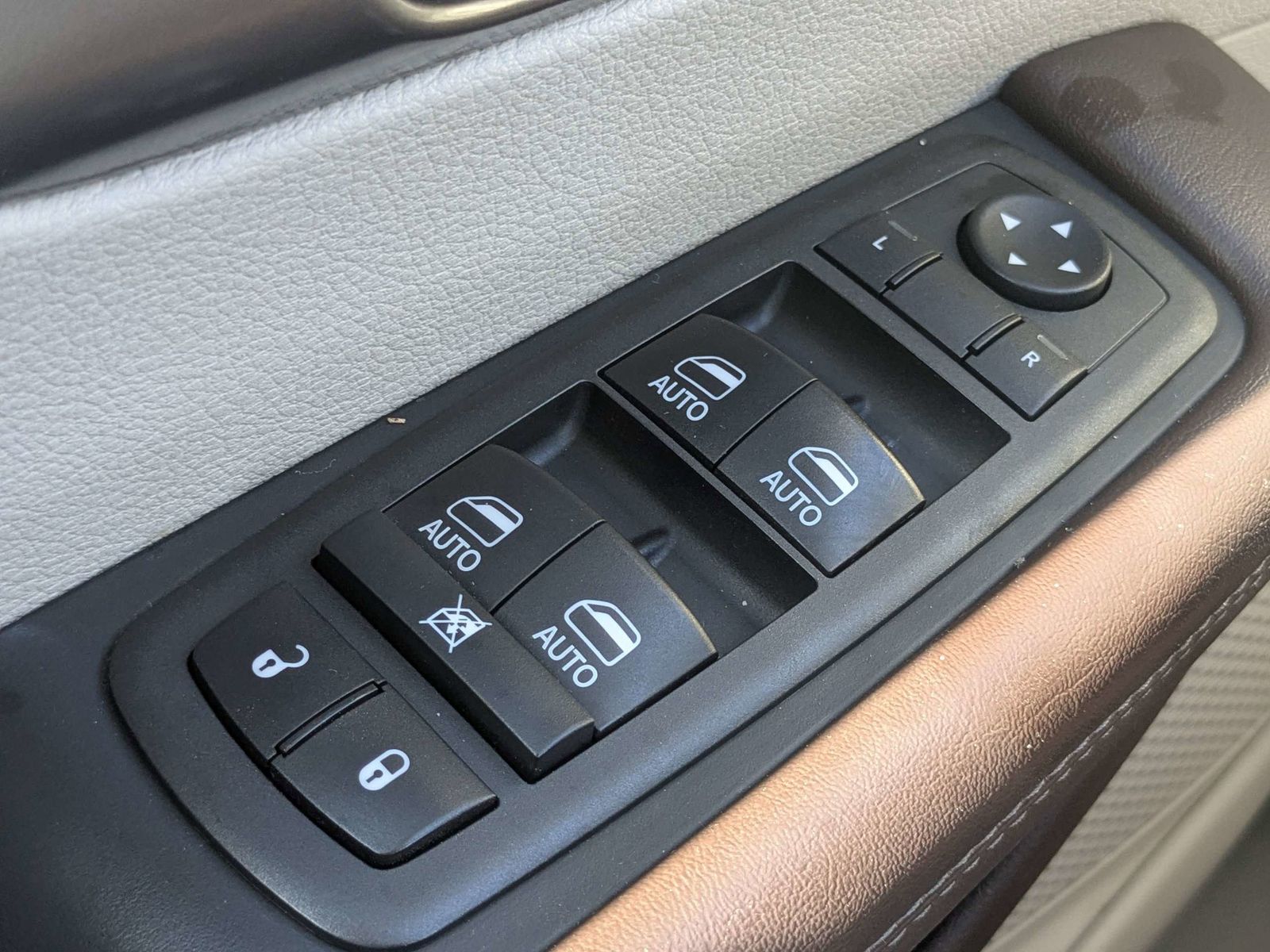 Used 2018 Chrysler Pacifica - photo 28