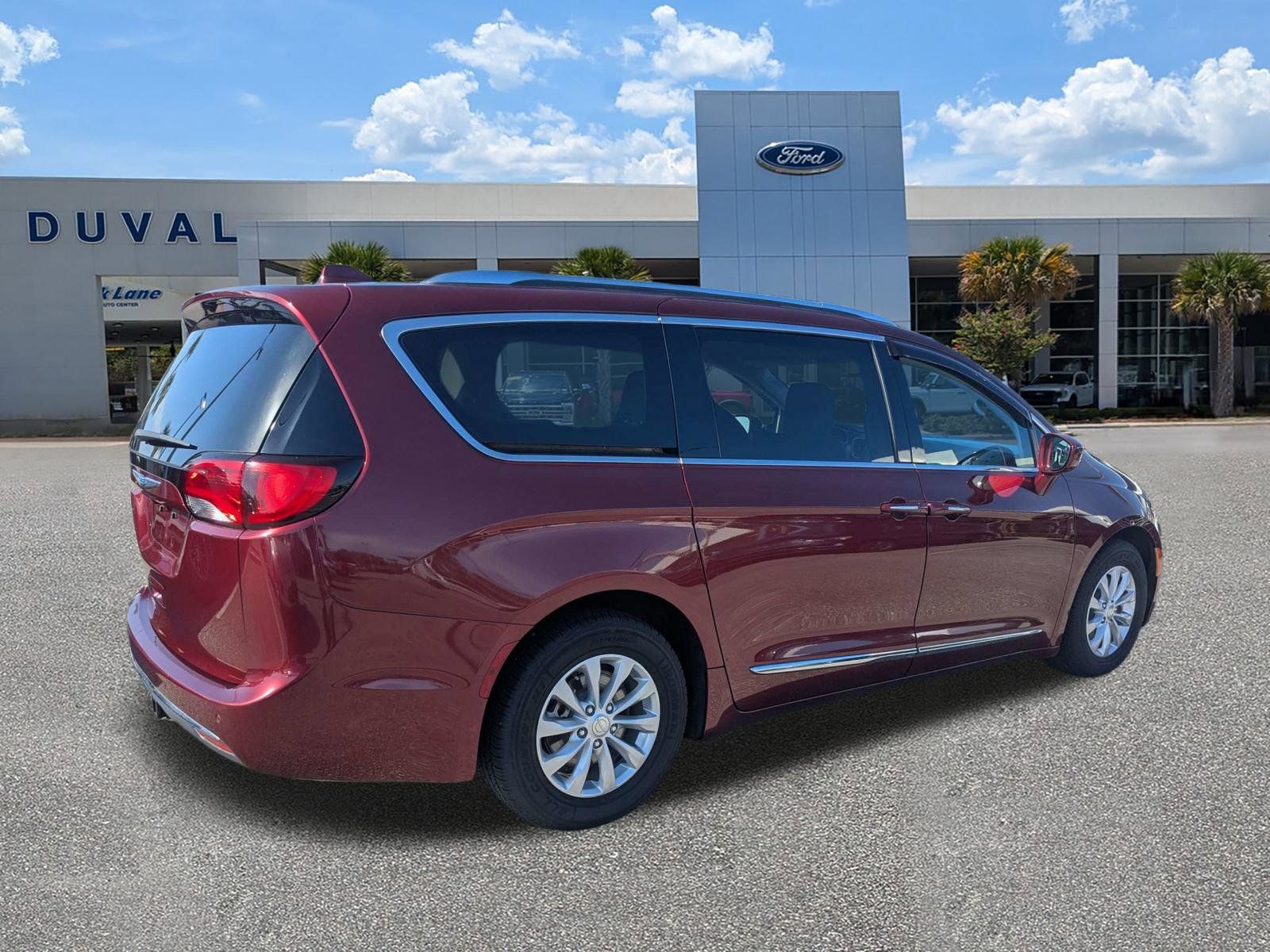Used 2018 Chrysler Pacifica - photo 2