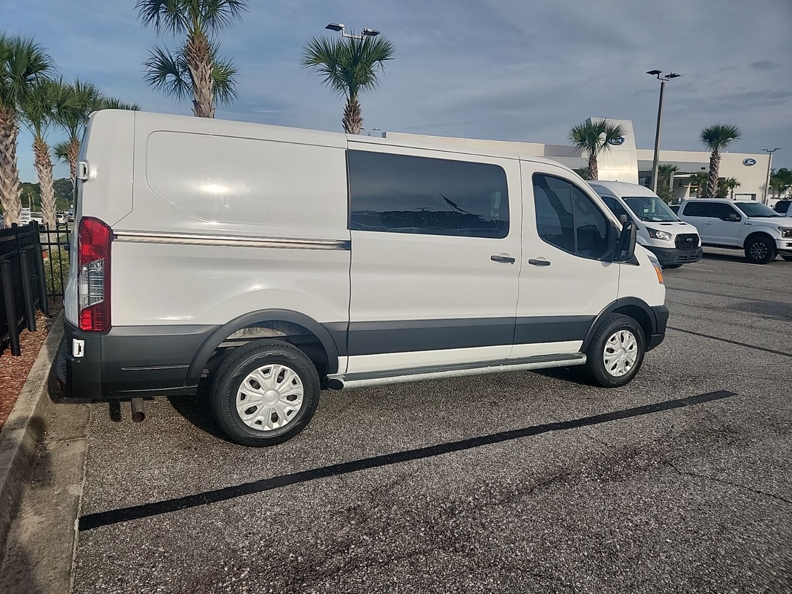 Used 2021 Ford Transit 250 - photo 5