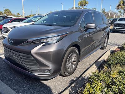 Used 2022 Toyota Sienna - photo 1