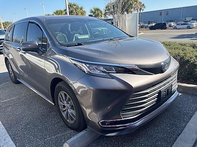 Used 2022 Toyota Sienna - photo 1