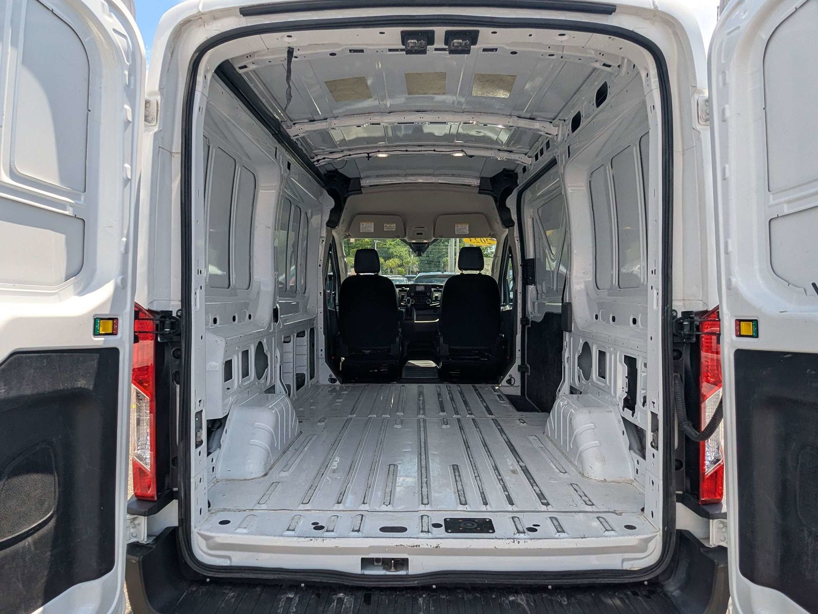 Used 2023 Ford Transit 250 - photo 2