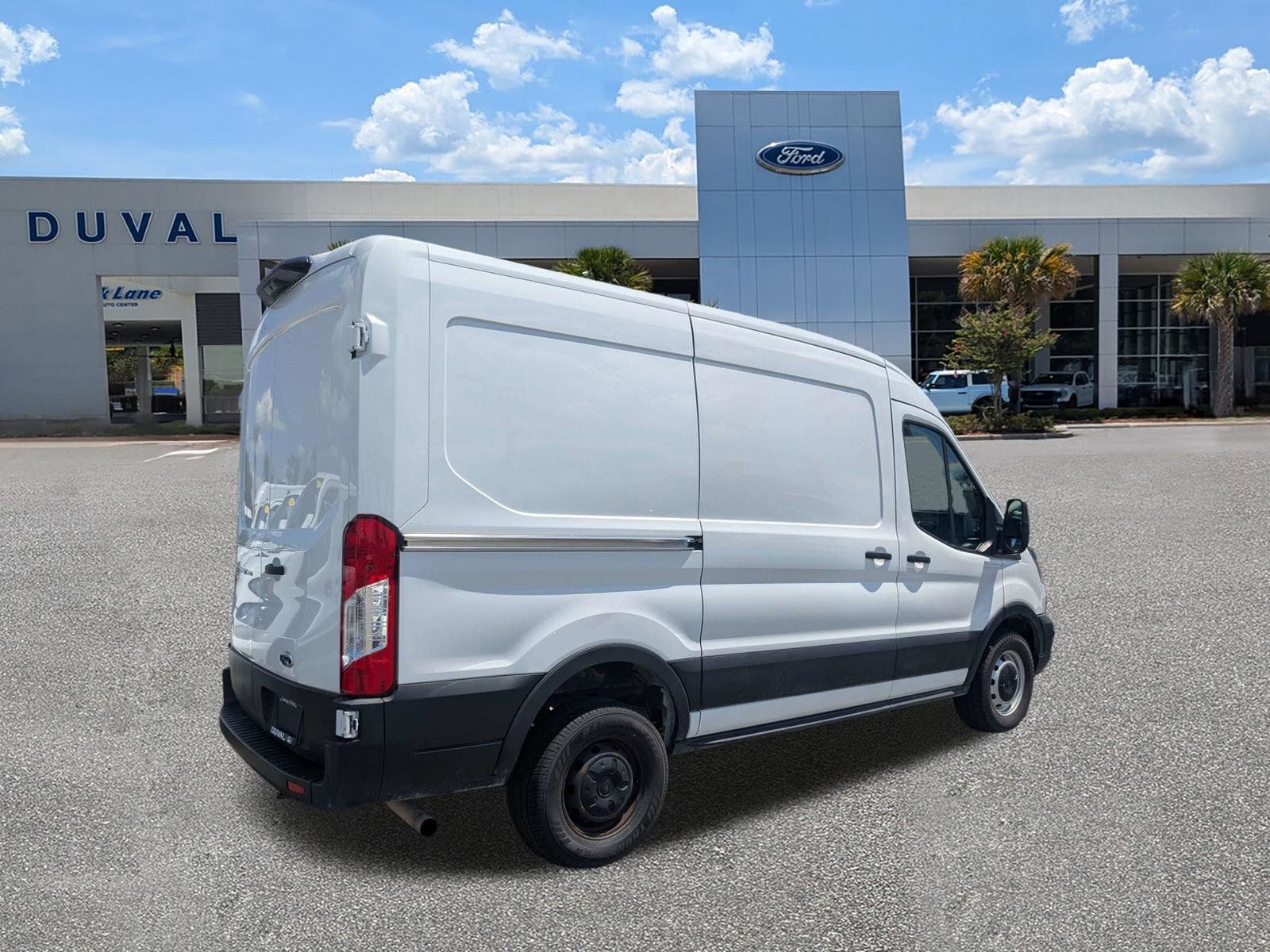 Used 2023 Ford Transit 250 - photo 5